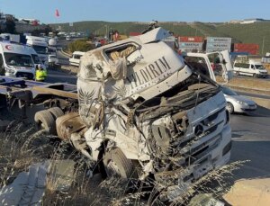Kocaeli Dilovası’nda Feci Kaza: Tır ile İki Otomobil Çarpıştı, 5 Kişi Hayatını Kaybetti